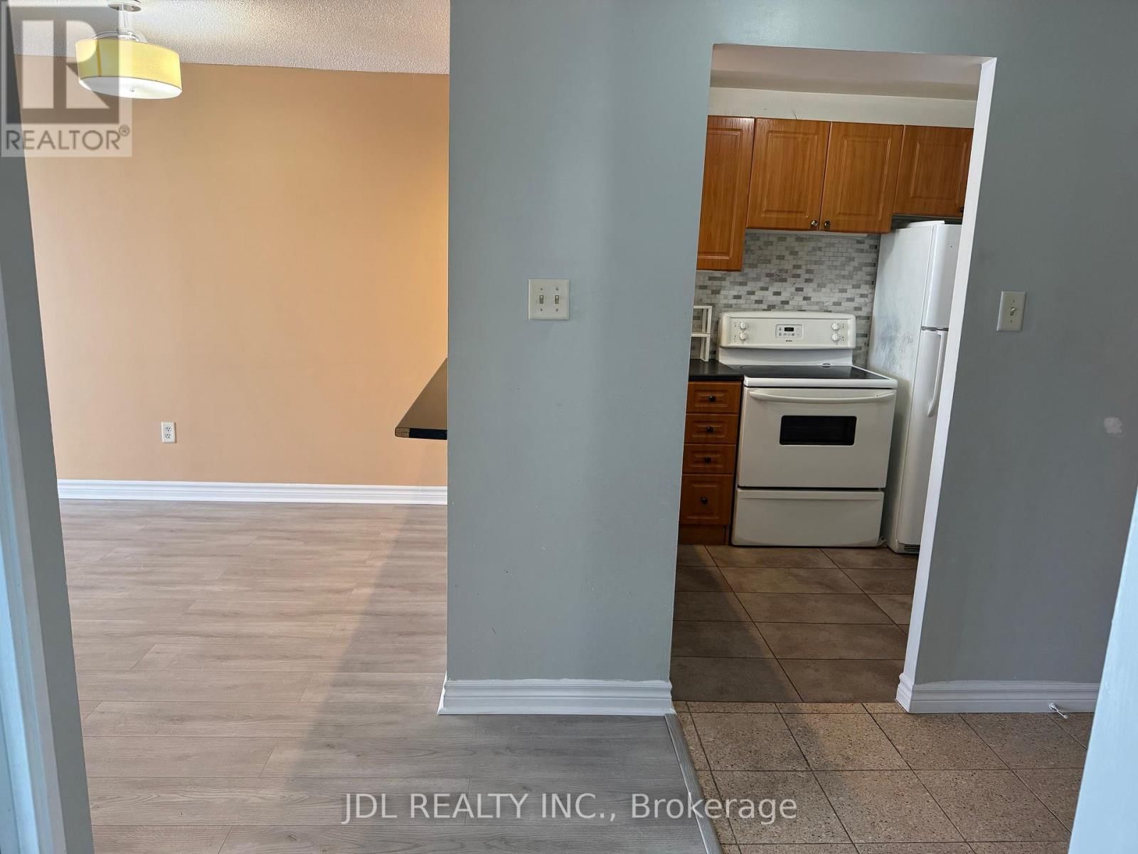 604 - 3050 ELLESMERE ROAD Image 15