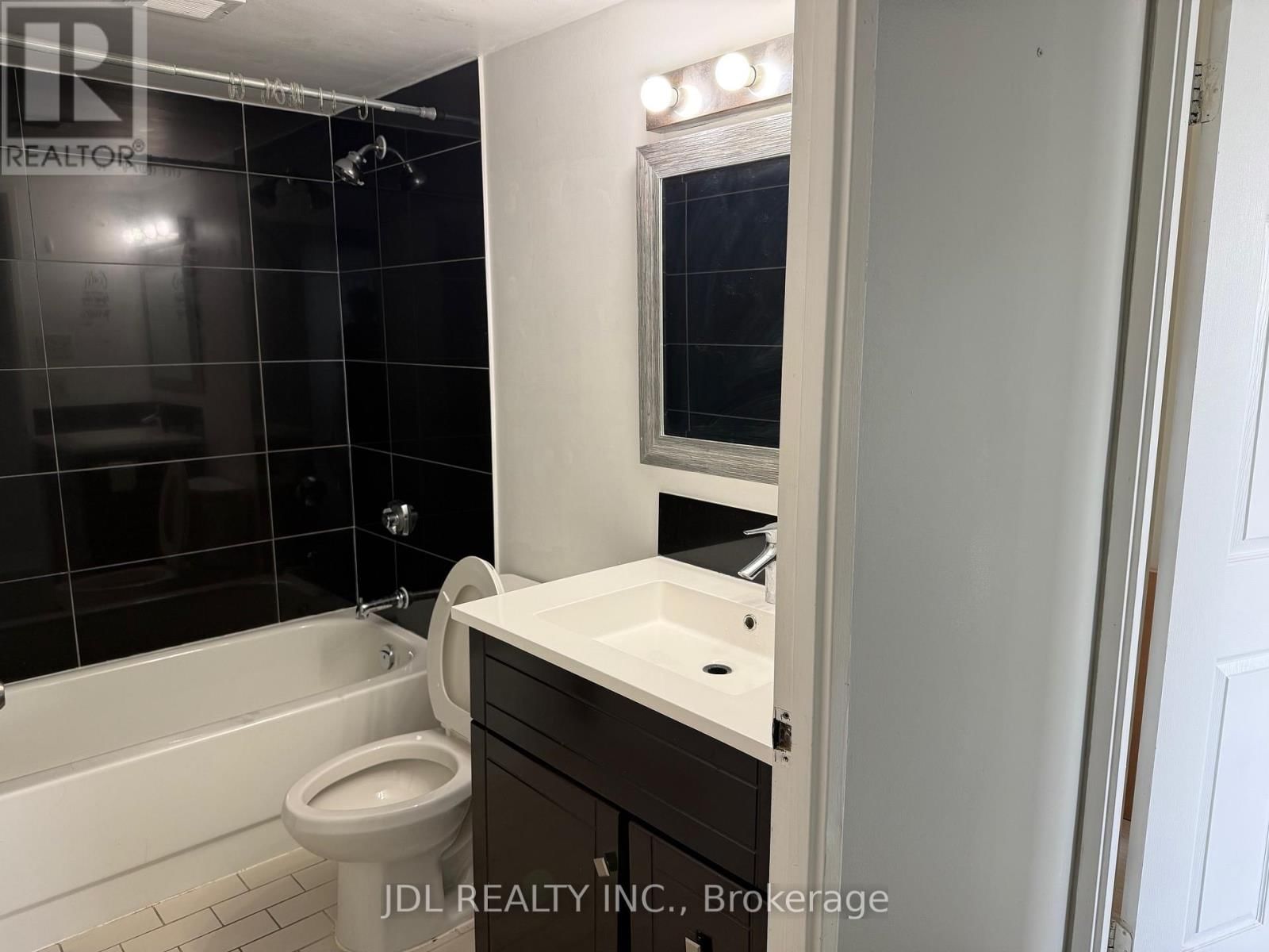 604 - 3050 ELLESMERE ROAD Image 9