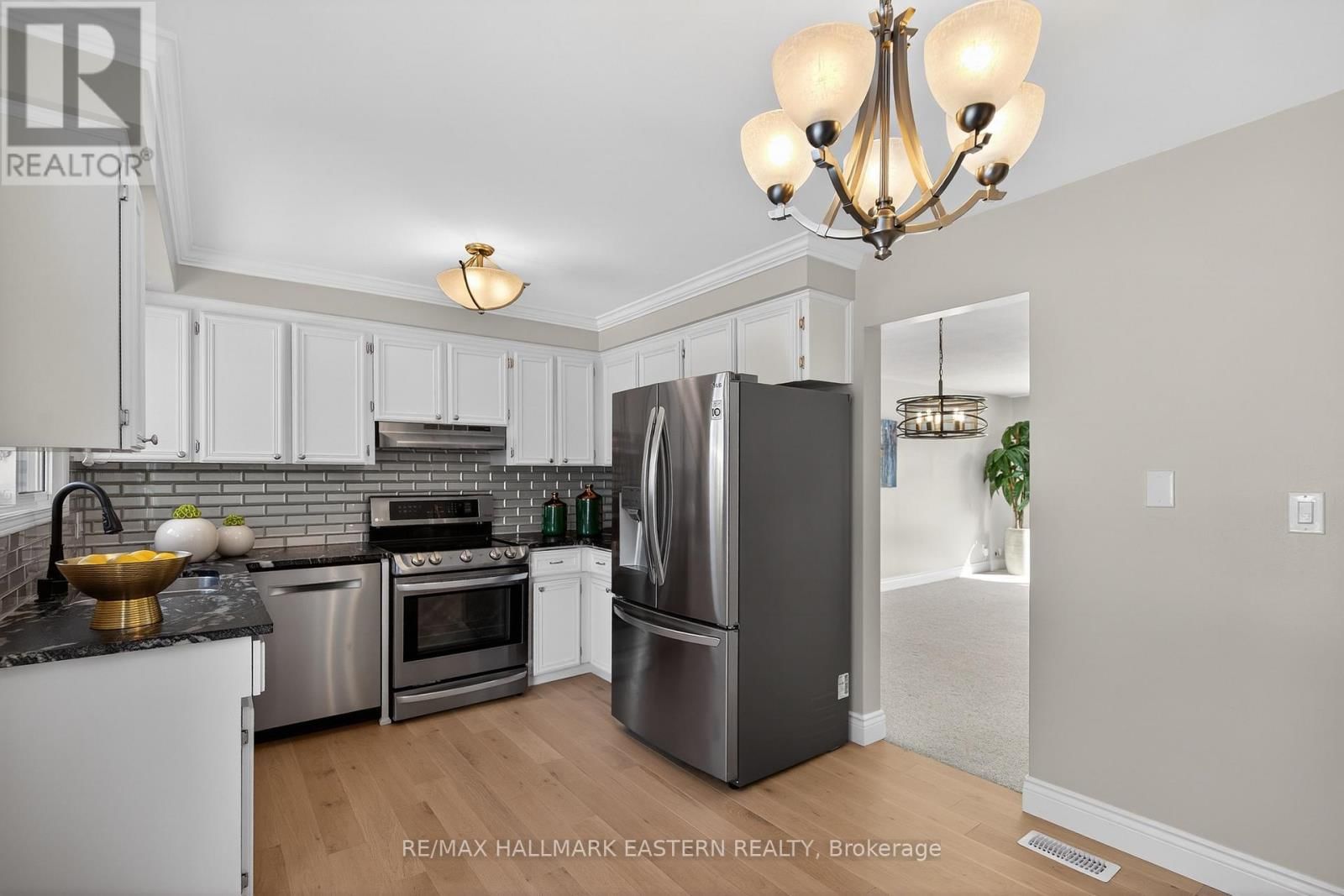 946 BEAUFORT COURT Image 12