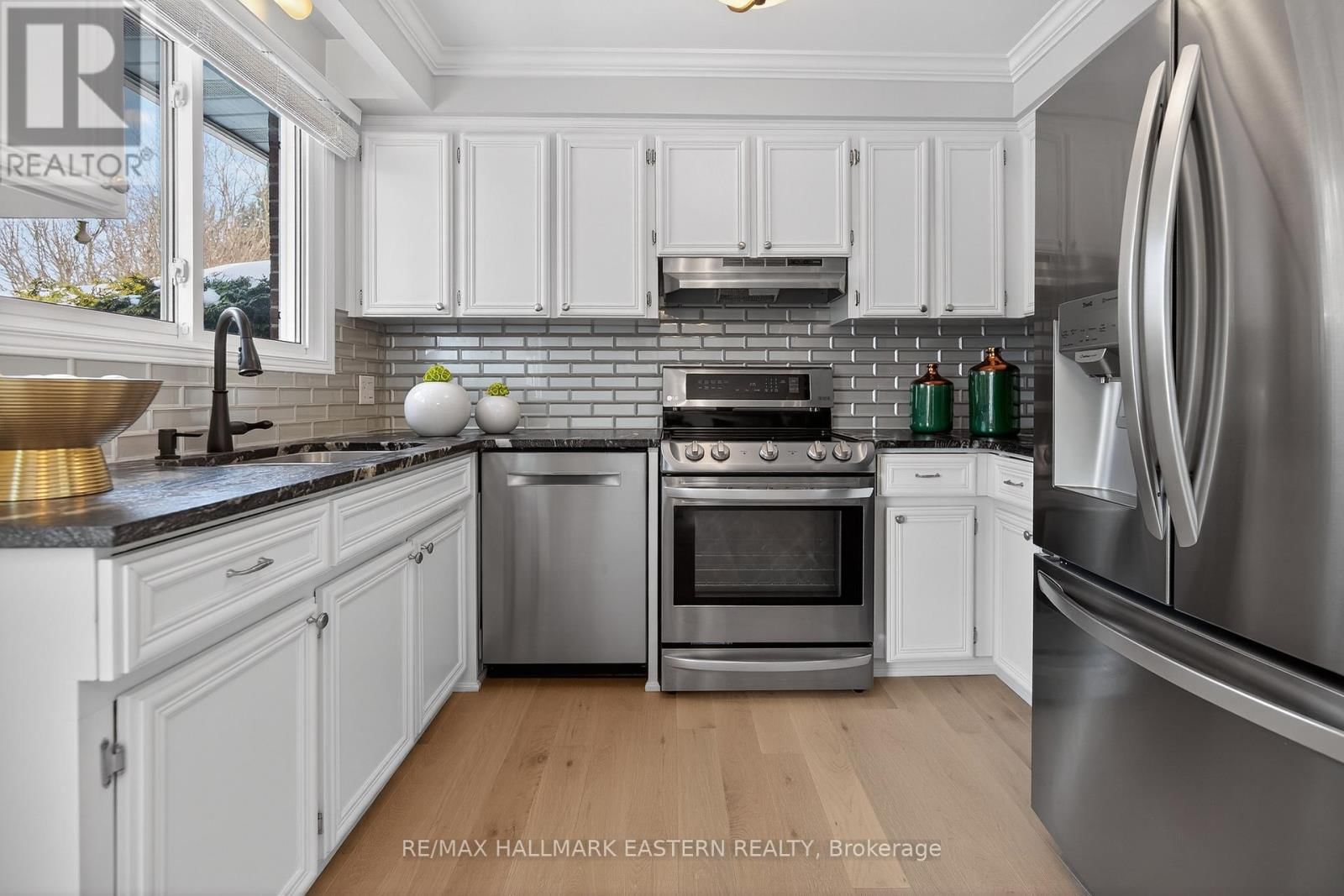 946 BEAUFORT COURT Image 13