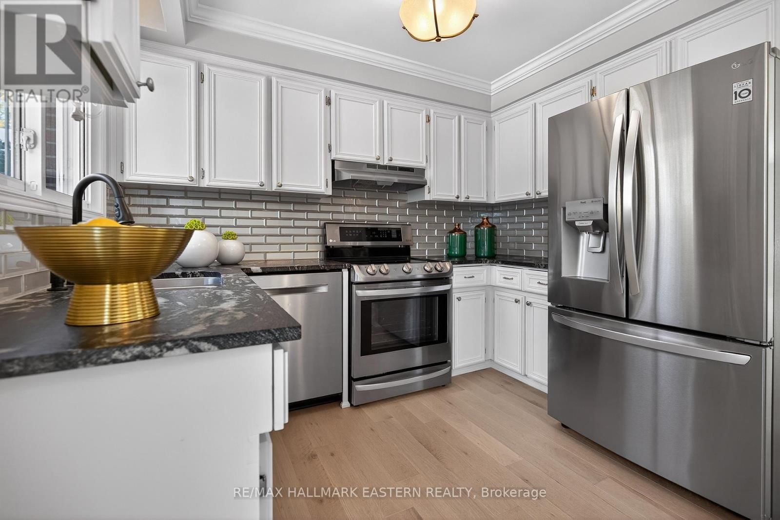 946 BEAUFORT COURT Image 14