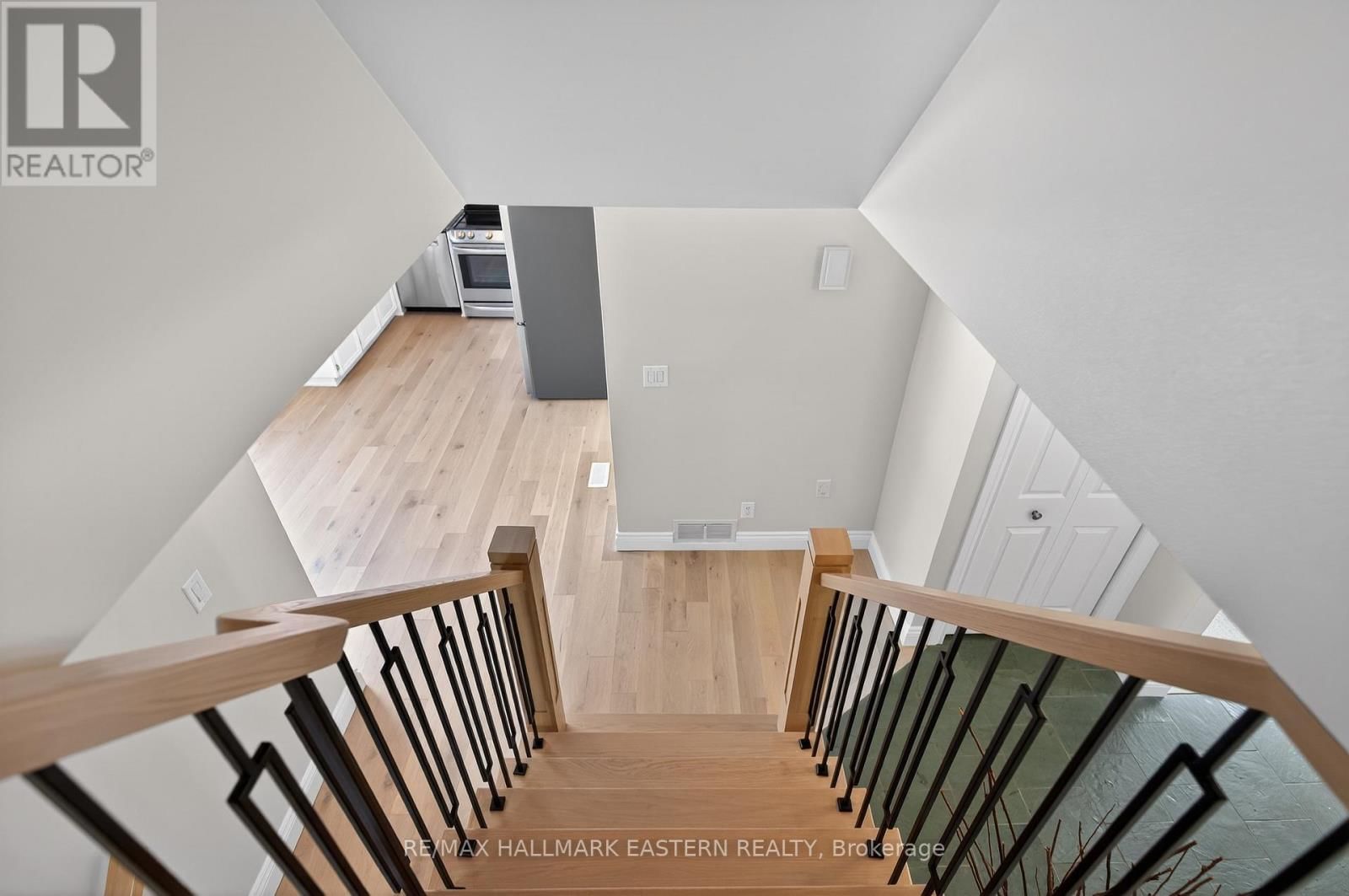 946 BEAUFORT COURT Image 28