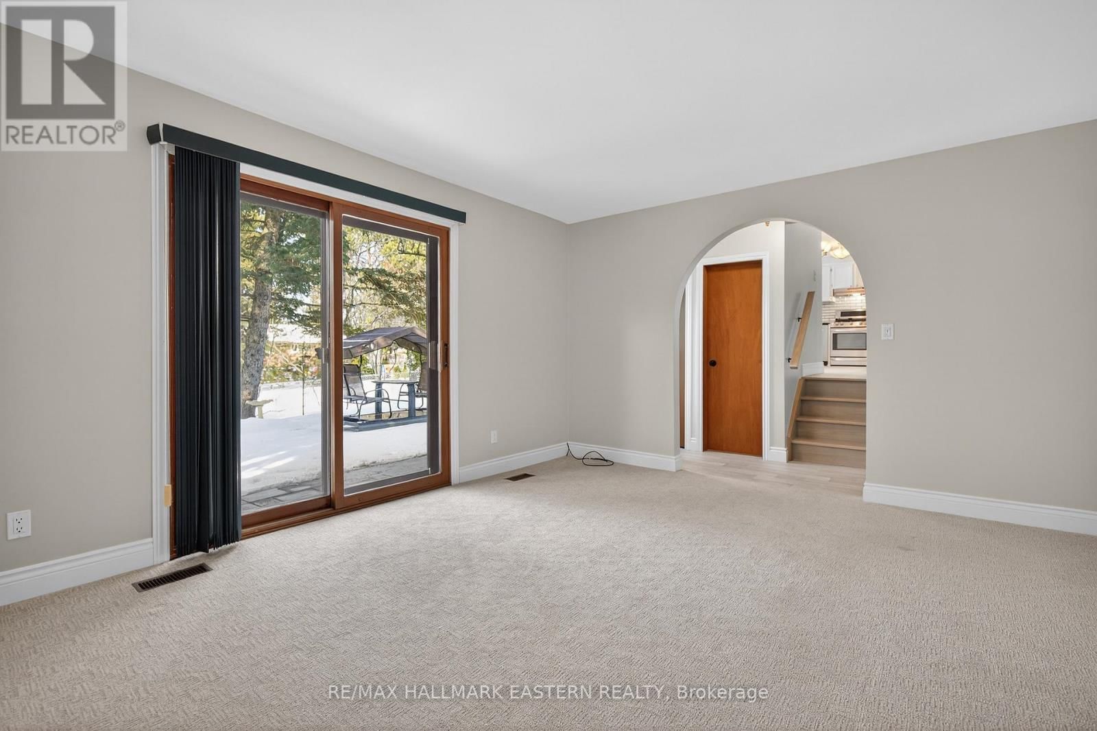 946 BEAUFORT COURT Image 32