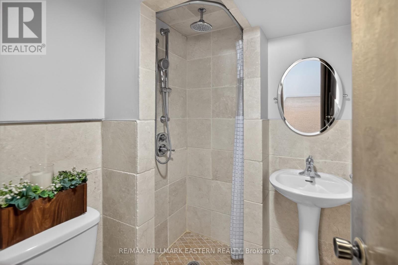 946 BEAUFORT COURT Image 40