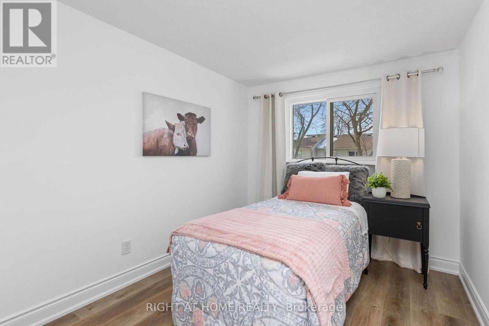 3 - 1400 MARY STREET NORTH Image 20