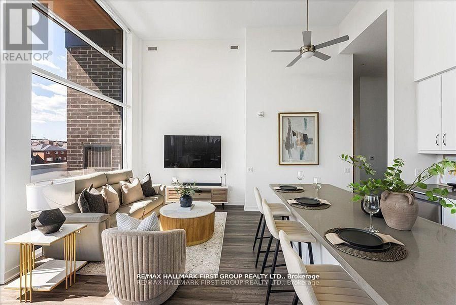 409 - 385 ARCTIC RED DRIVE Image 12