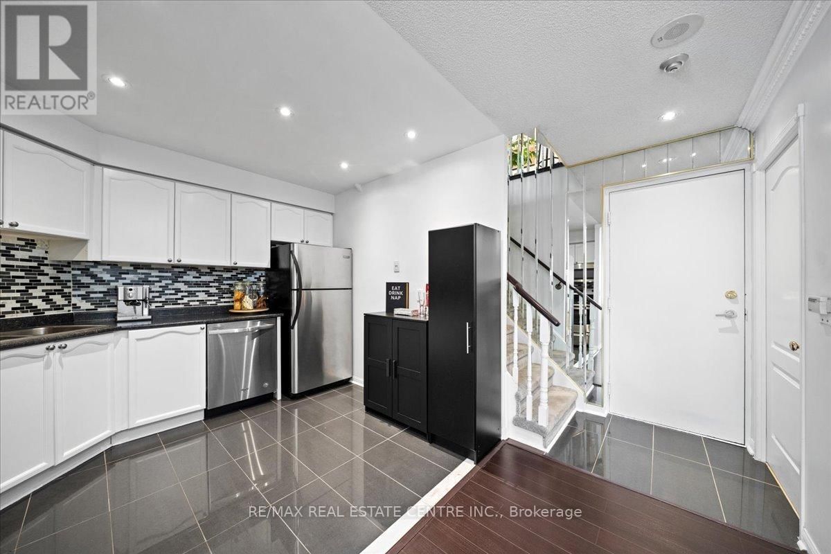 808 - 1400 THE ESPLANADE NORTH Image 15