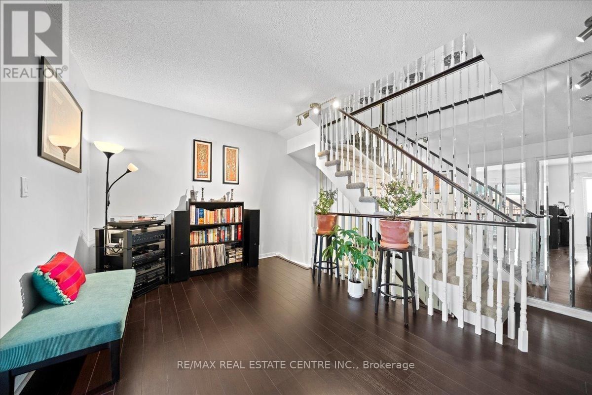 808 - 1400 THE ESPLANADE NORTH Image 24