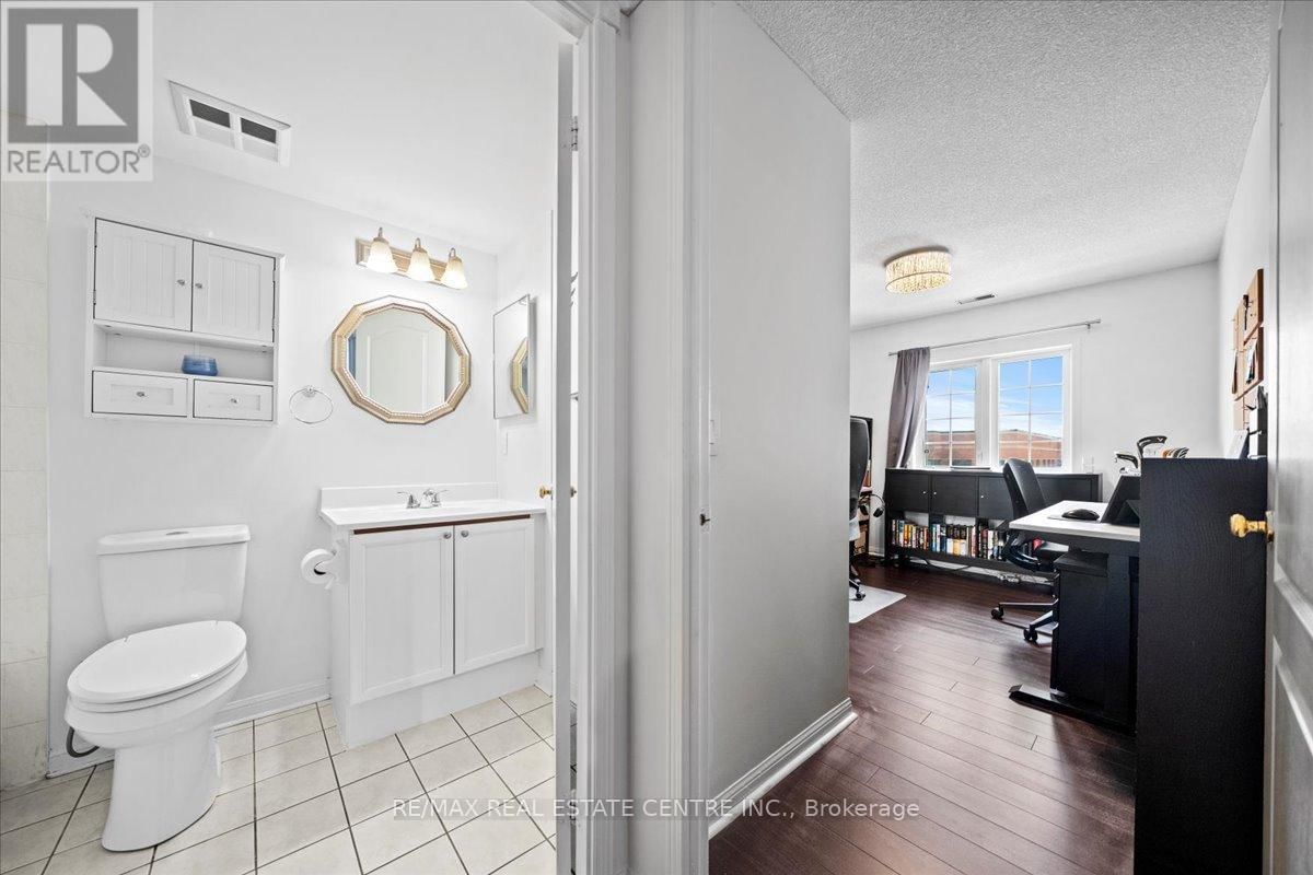 808 - 1400 THE ESPLANADE NORTH Image 31