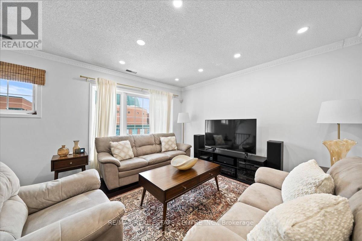 808 - 1400 THE ESPLANADE NORTH Image 9