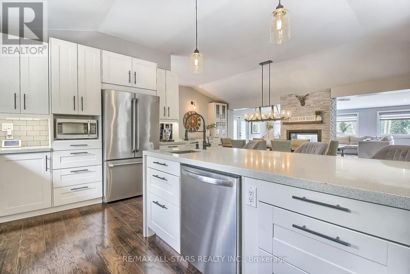 215 UXBRIDGE PICKERING TOWNLINE Image 12