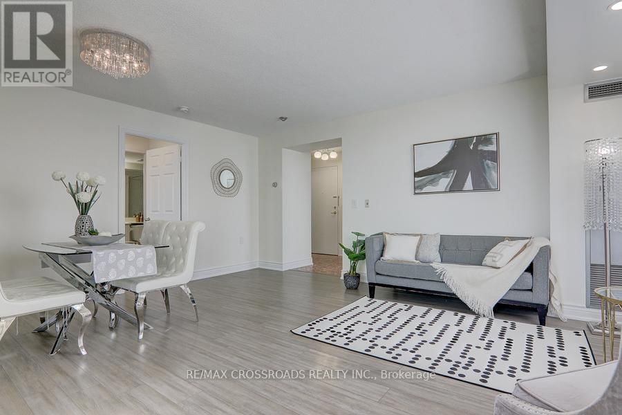 807 - 2627 MCCOWAN ROAD Image 5