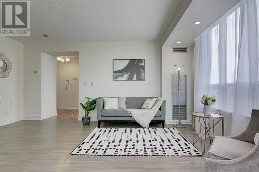 807 - 2627 MCCOWAN ROAD Image 6