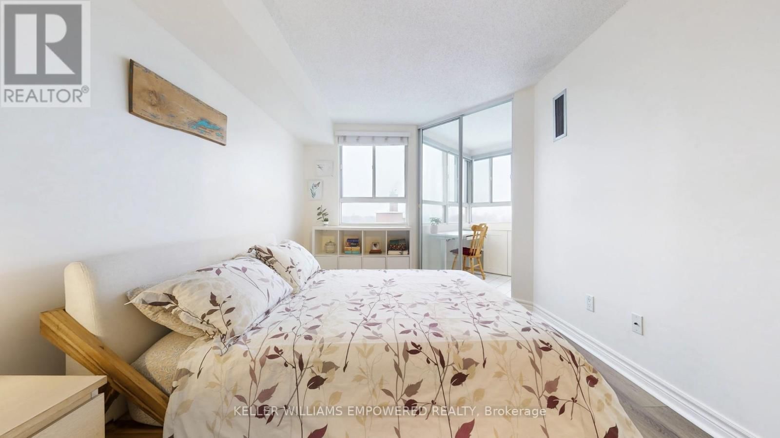 1403 - 4 PARK VISTA CRESCENT Image 11