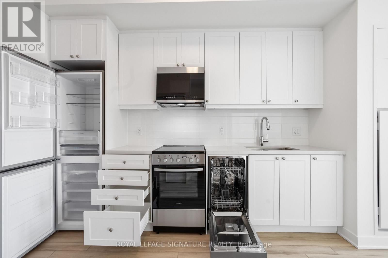 430 - 51 CLARINGTON BOULEVARD Image 4