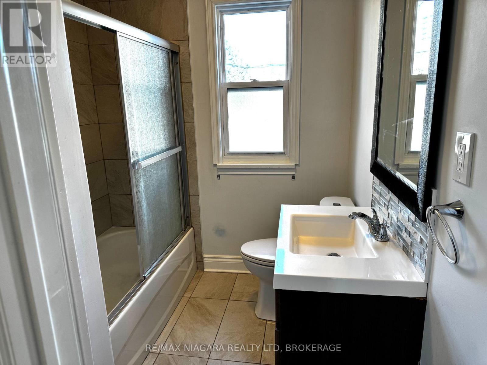 Upper - 844A DANFORTH ROAD Image 7