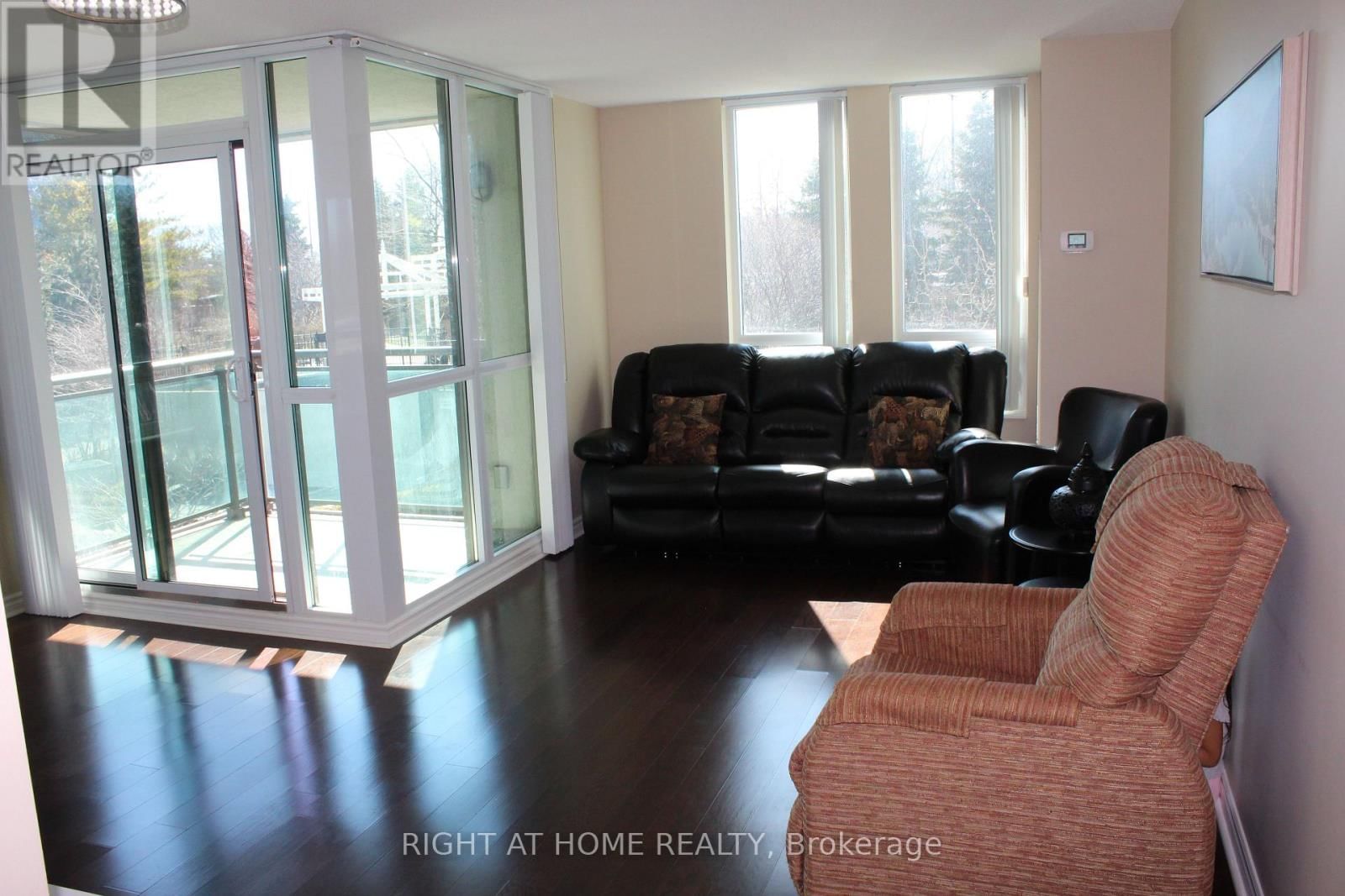 209 - 88 GRANGEWAY AVENUE Image 10