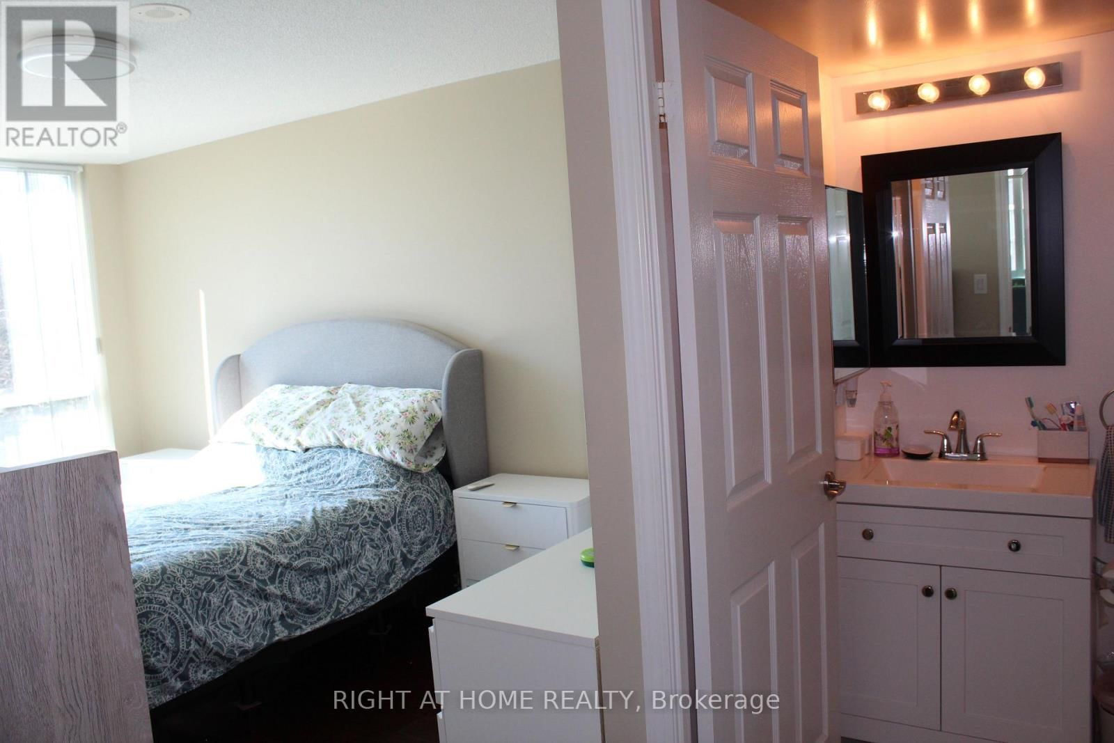 209 - 88 GRANGEWAY AVENUE Image 17