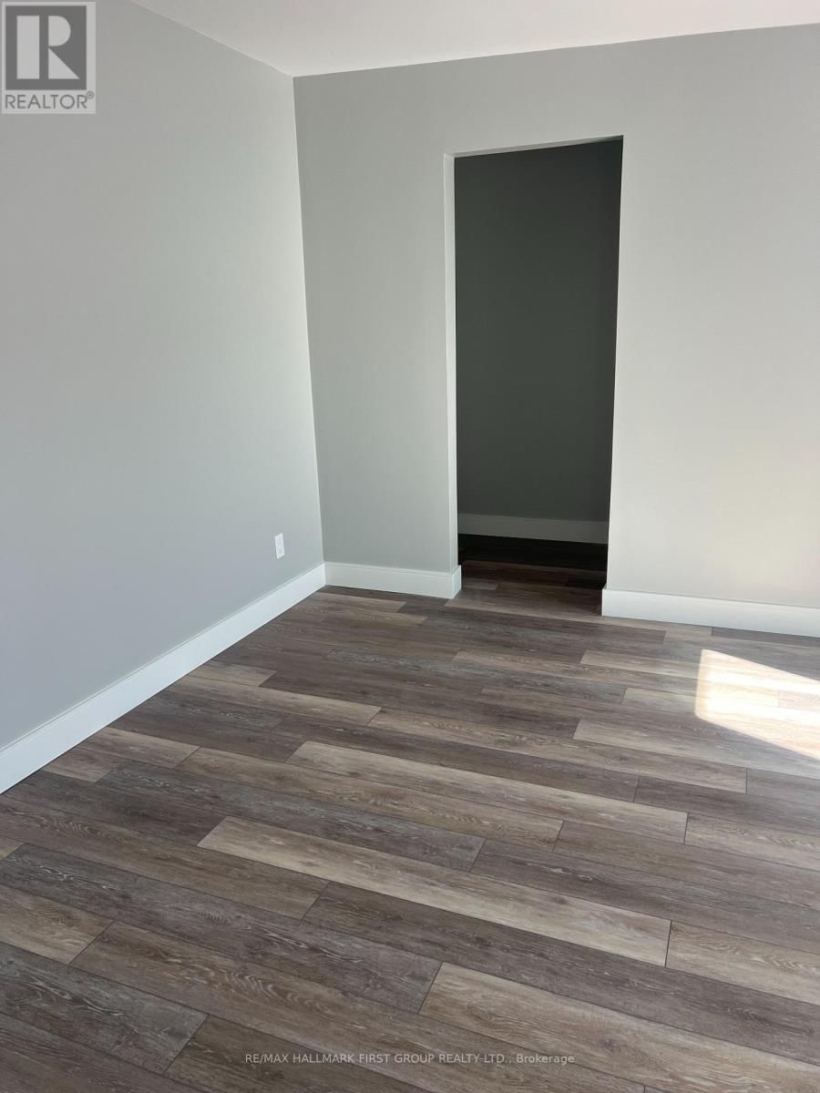 3 - 730 SIMCOE STREET SOUTH Image 5