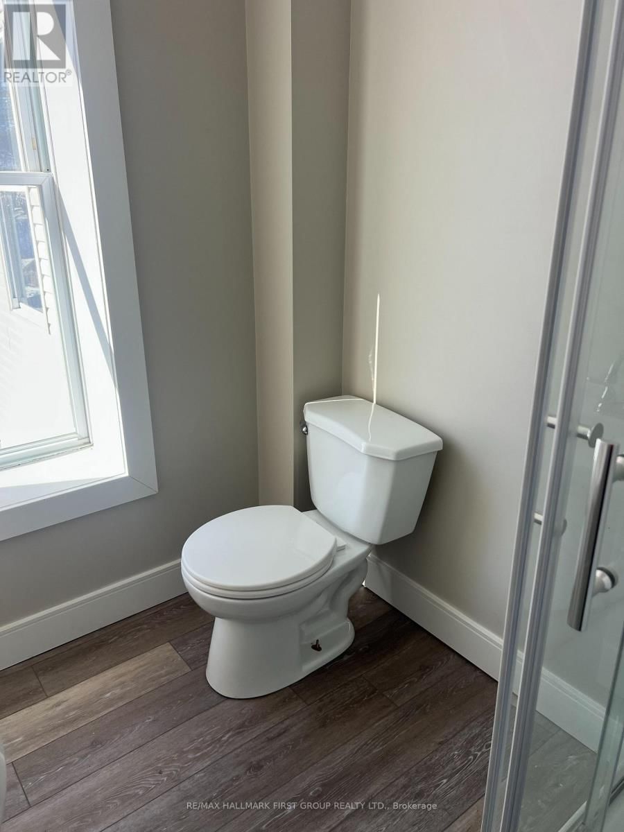 3 - 730 SIMCOE STREET SOUTH Image 7