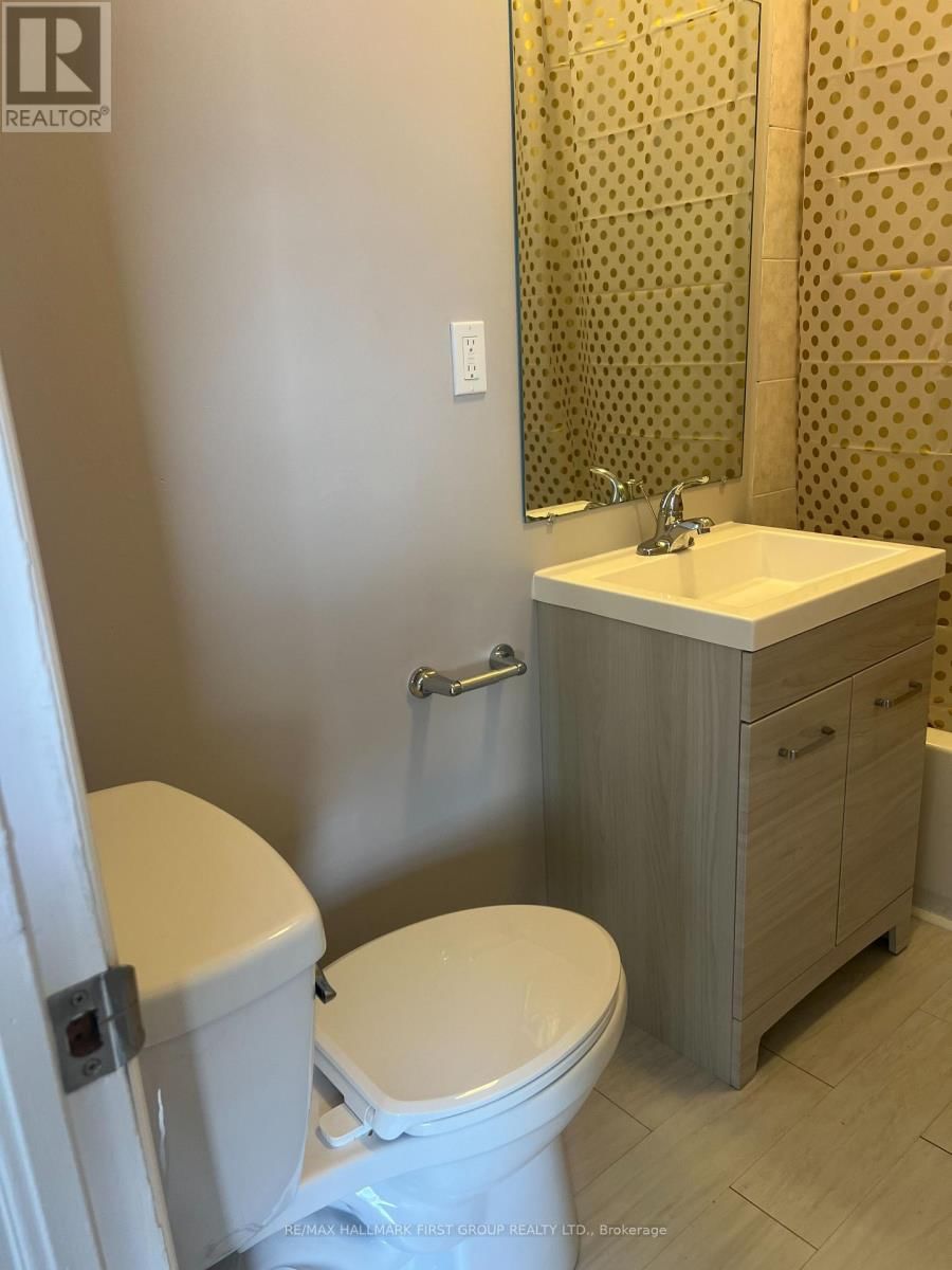 4 - 730 SIMCOE STREET SOUTH Image 11