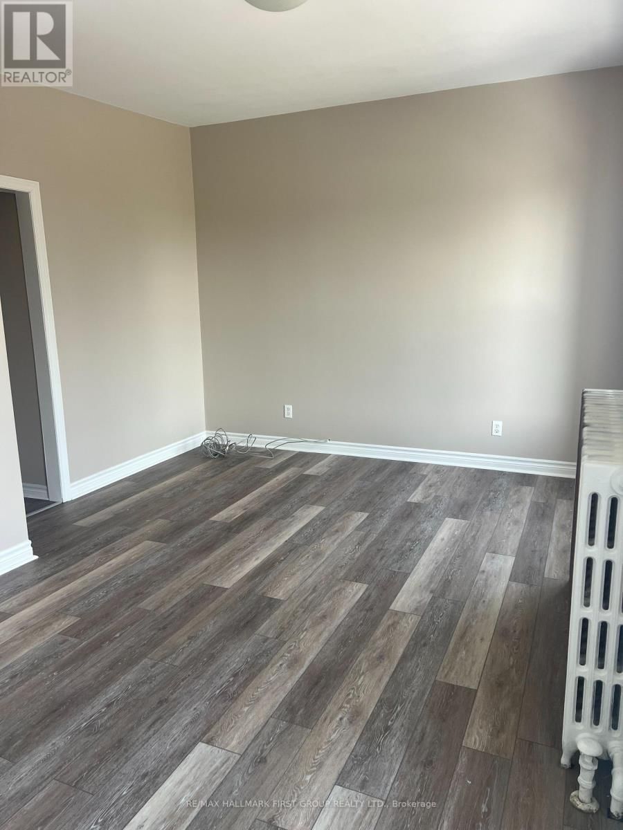 4 - 730 SIMCOE STREET SOUTH Image 6