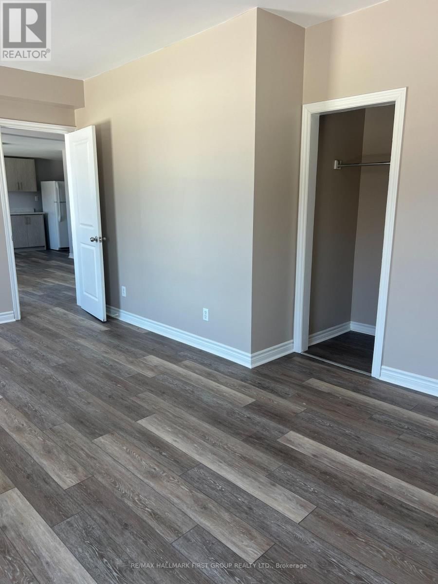 4 - 730 SIMCOE STREET SOUTH Image 7