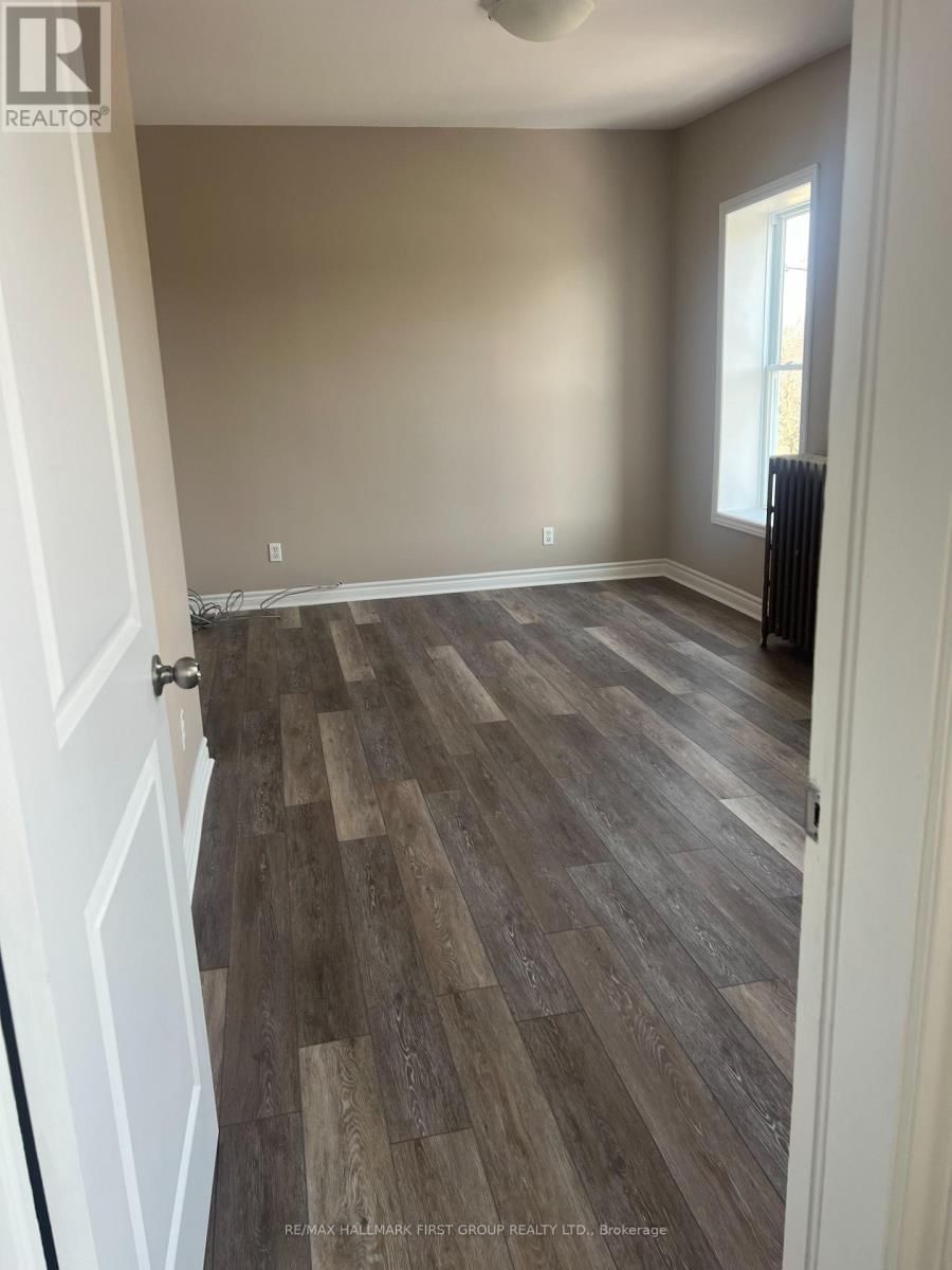 4 - 730 SIMCOE STREET SOUTH Image 8