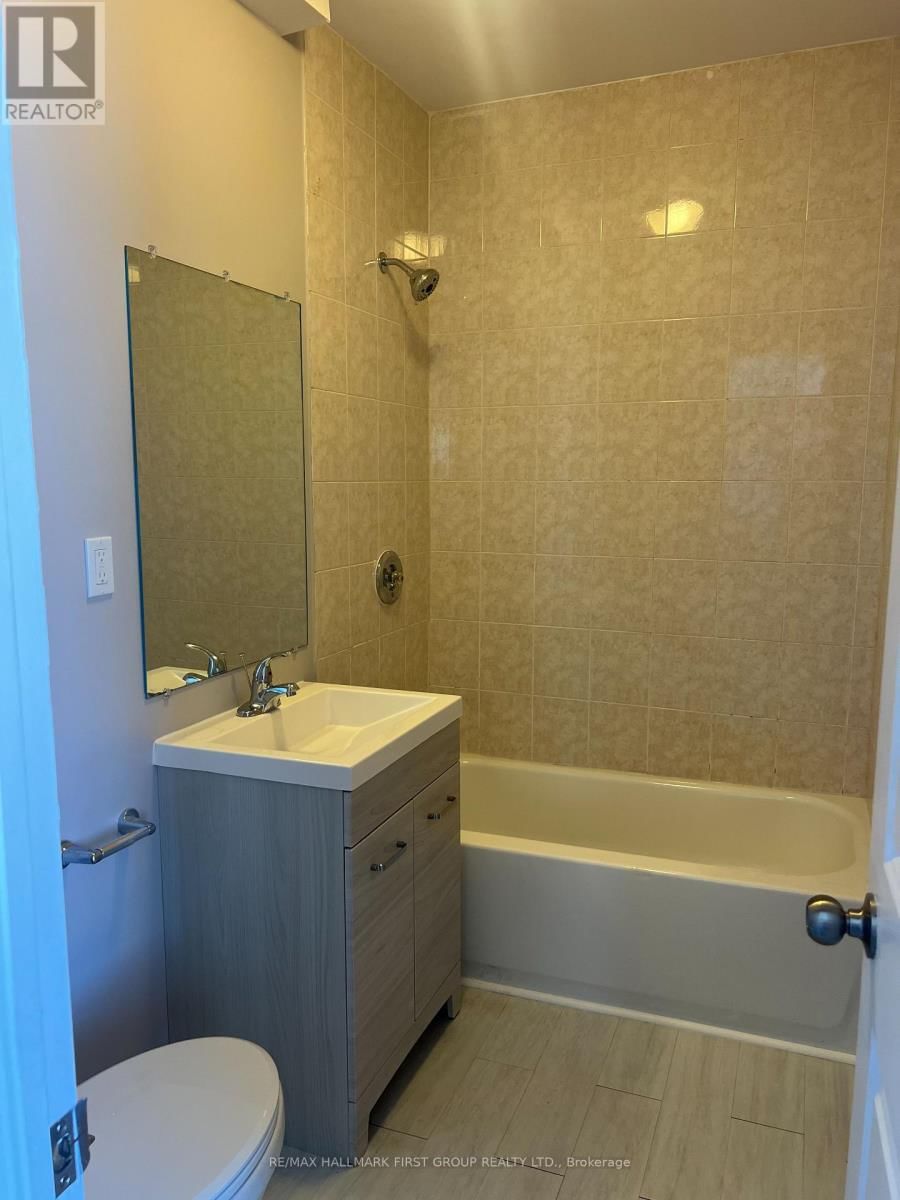 4 - 730 SIMCOE STREET SOUTH Image 9