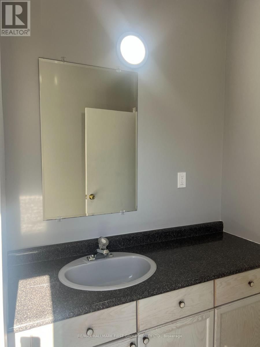 5 - 730 SIMCOE STREET SOUTH Image 9