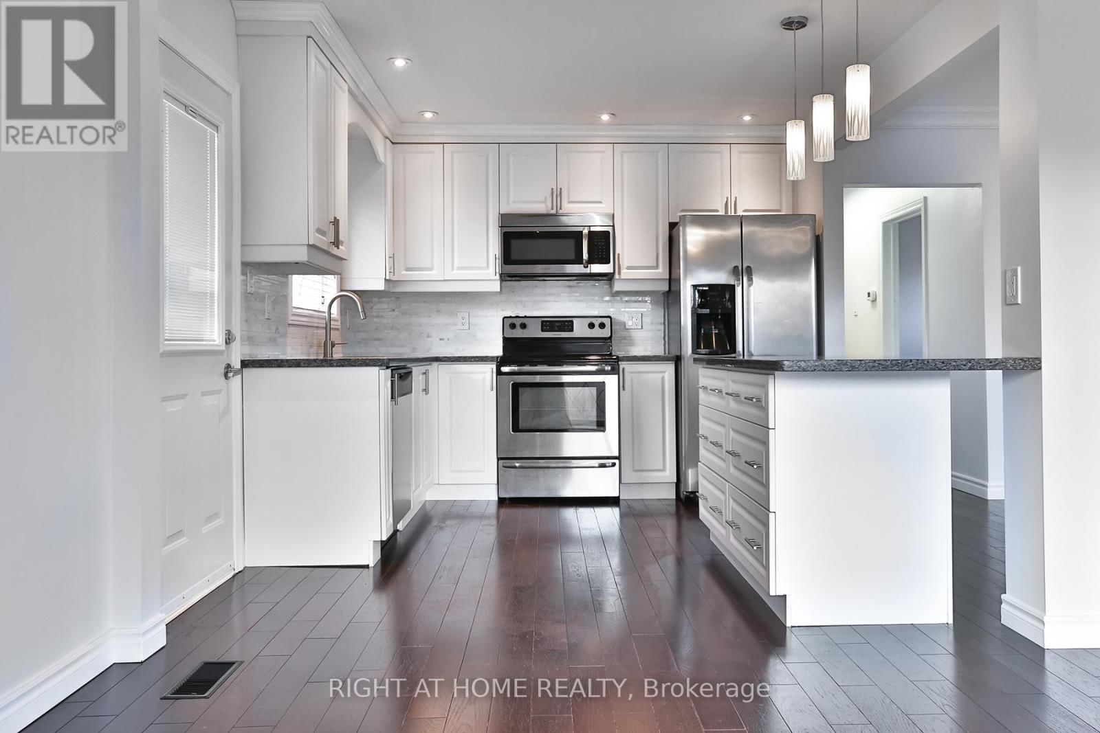 Upper - 63 PANMURE CRESCENT Image 17