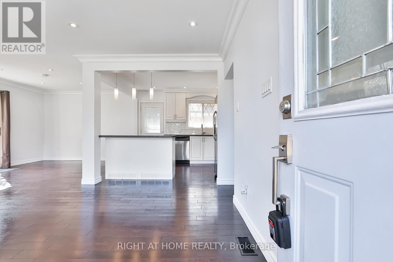 Upper - 63 PANMURE CRESCENT Image 18