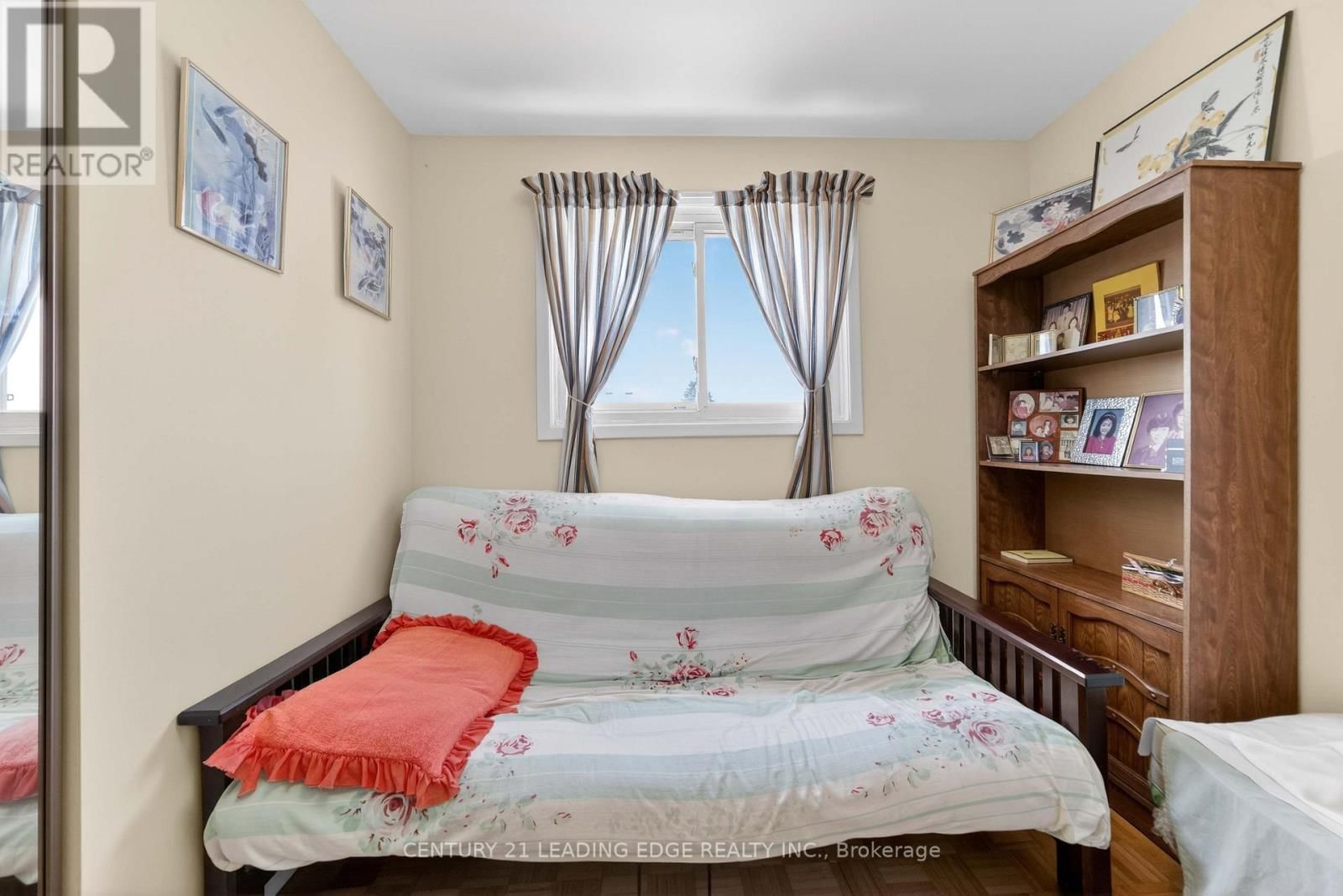 36 LAWNMERE CRESCENT Image 26