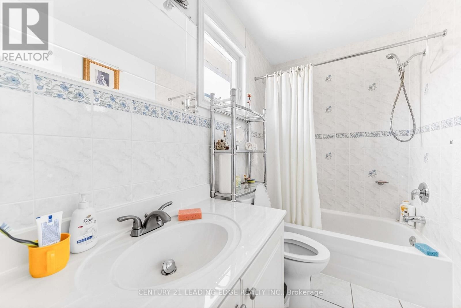 36 LAWNMERE CRESCENT Image 29