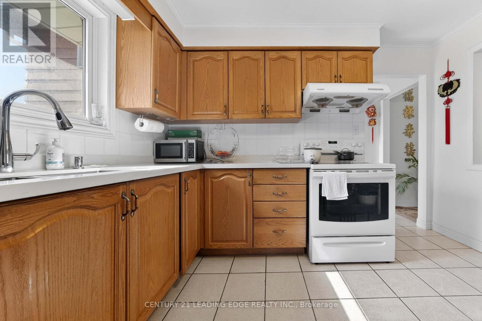 36 LAWNMERE CRESCENT Image 4