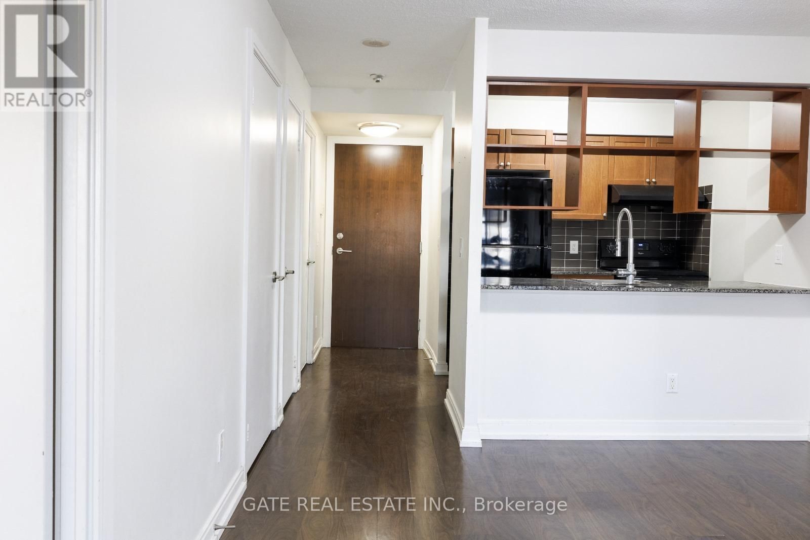 1404 - 151 VILLAGE GREEN SQUARE Image 5