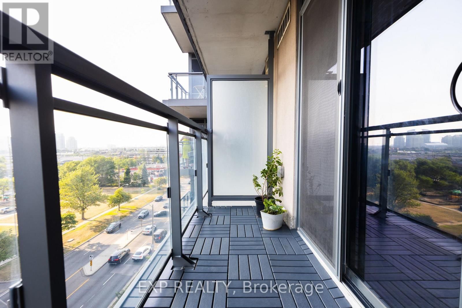 707 - 30 MEADOWGLEN PLACE WEST Image 10