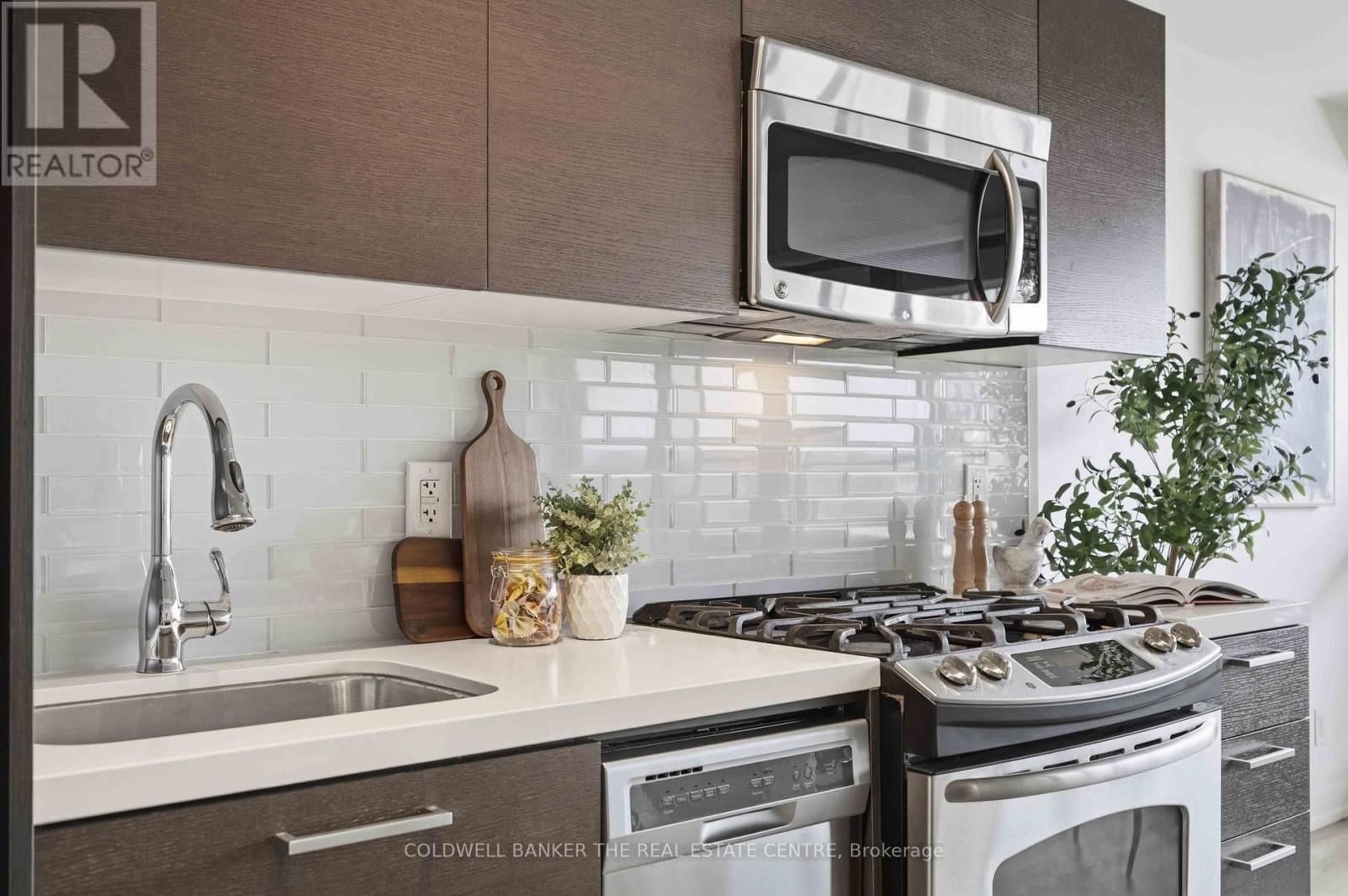 503 - 319 CARLAW AVENUE Image 12