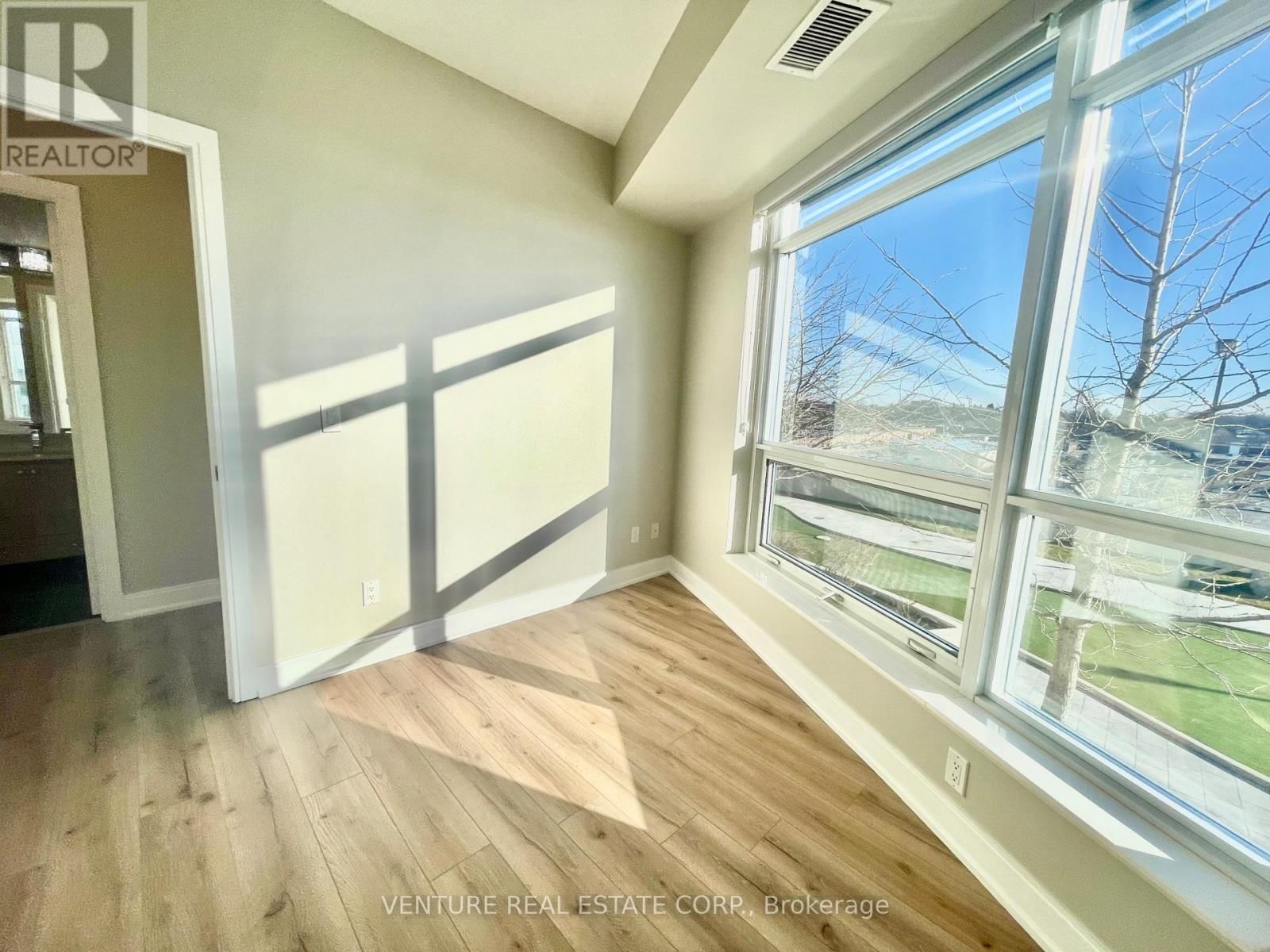 617 - 135 VILLAGE GREEN SQUARE Image 17