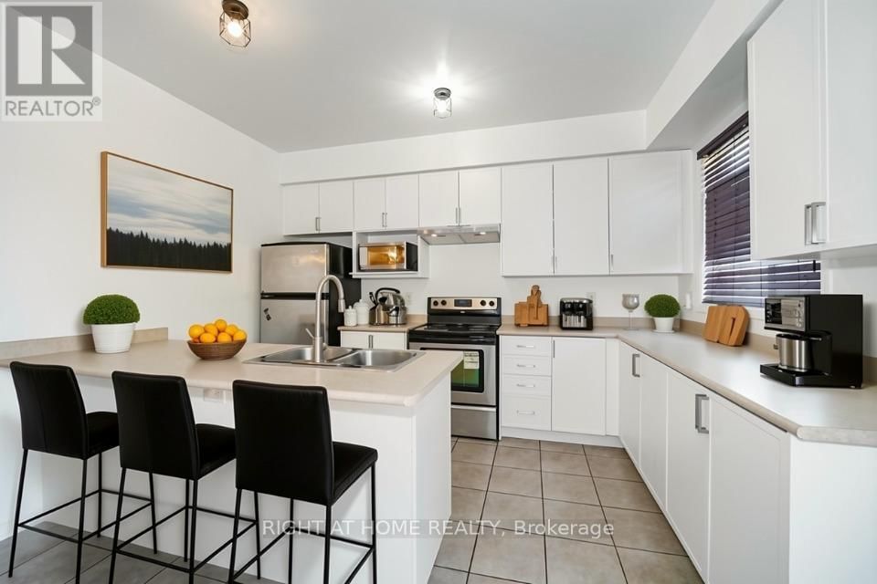 48 CURRAN HALL CRESCENT Image 4