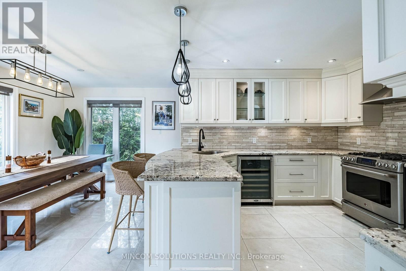 501 SUNDOWN CRESCENT Image 13