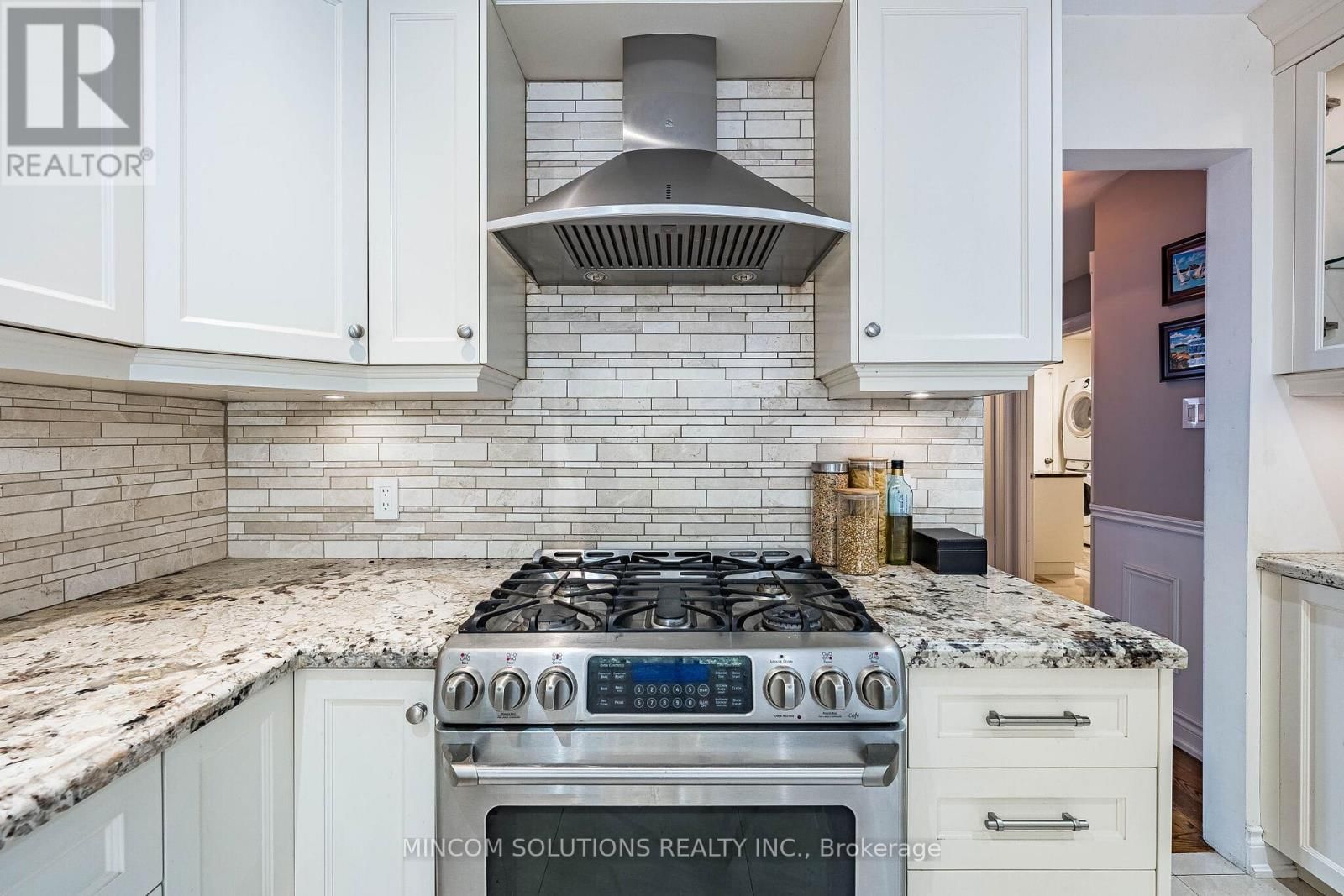 501 SUNDOWN CRESCENT Image 15