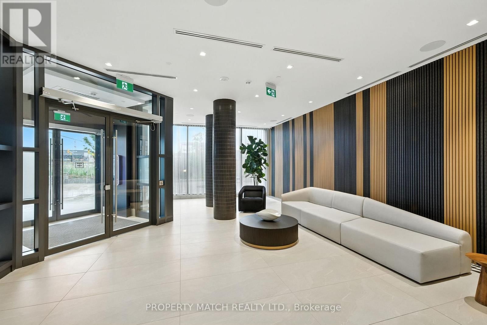 802 - 2545 SIMCOE STREET NORTH Image 2