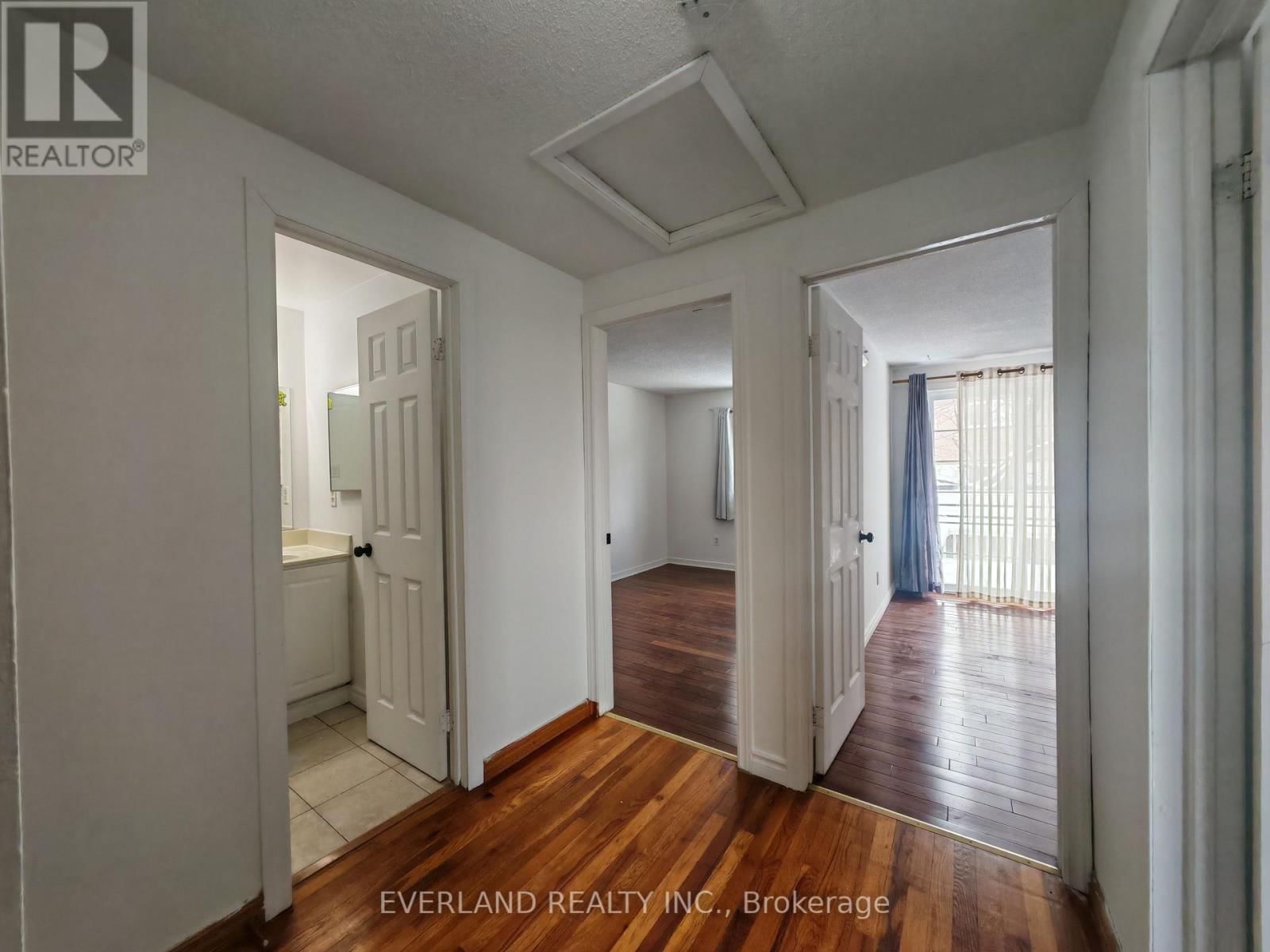 18 CAMBERLEY COURT Image 10