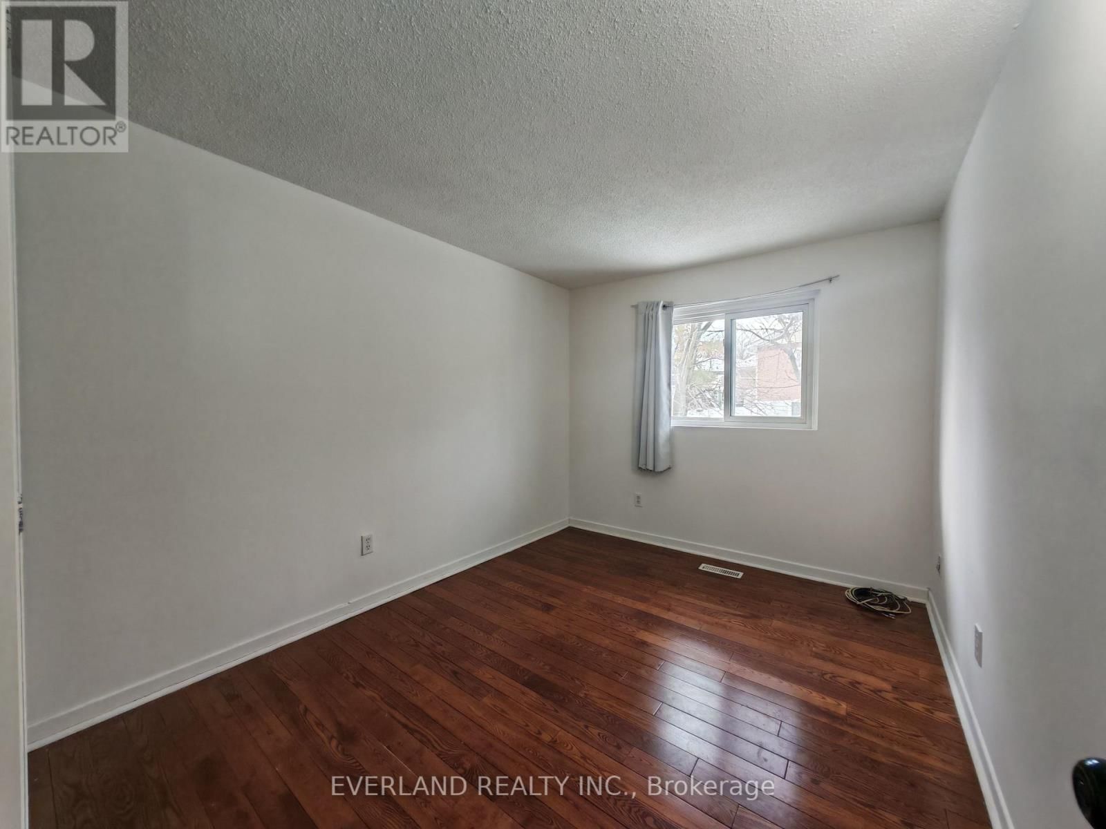 18 CAMBERLEY COURT Image 13