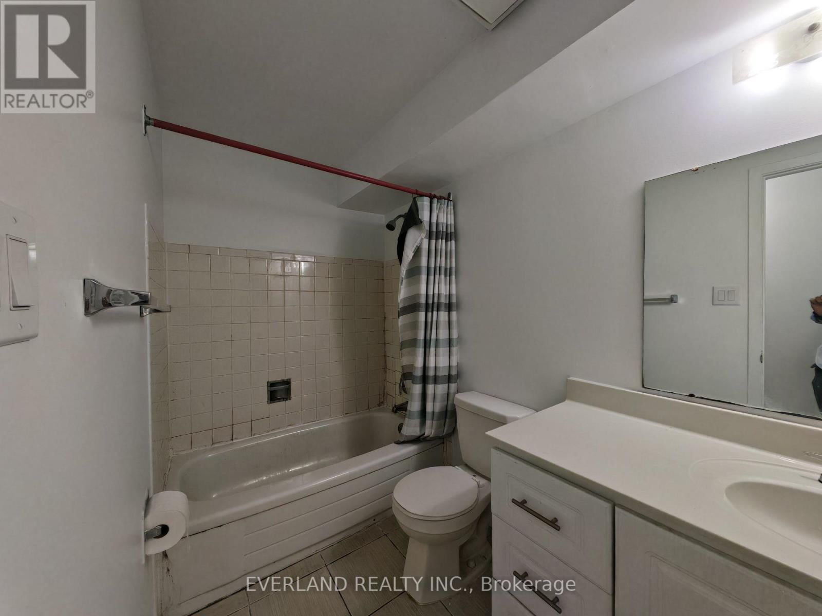 18 CAMBERLEY COURT Image 6