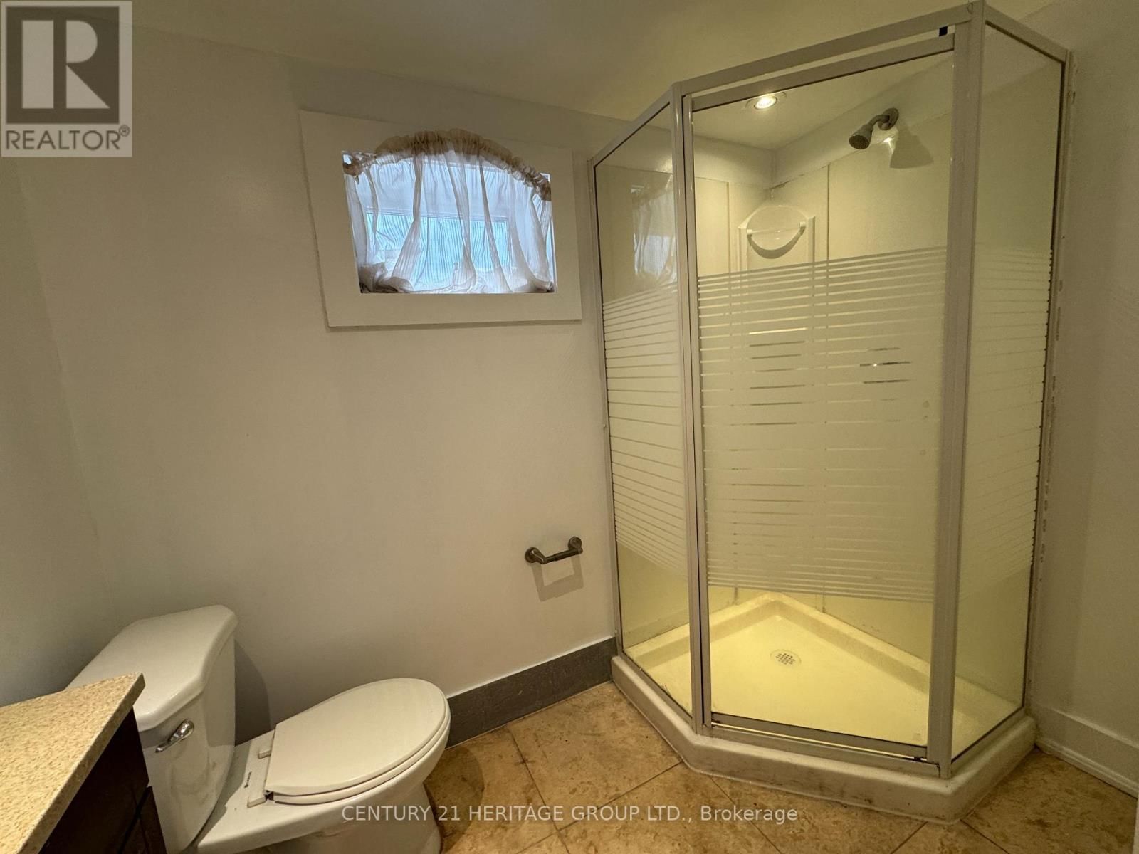 24 HUTTON AVENUE Image 11