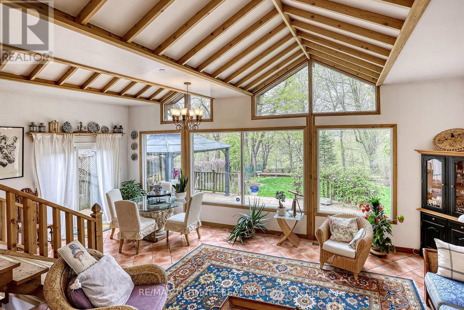 103 WEIR CRESCENT Image 10