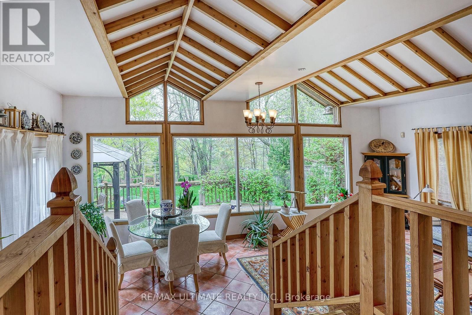 103 WEIR CRESCENT Image 11