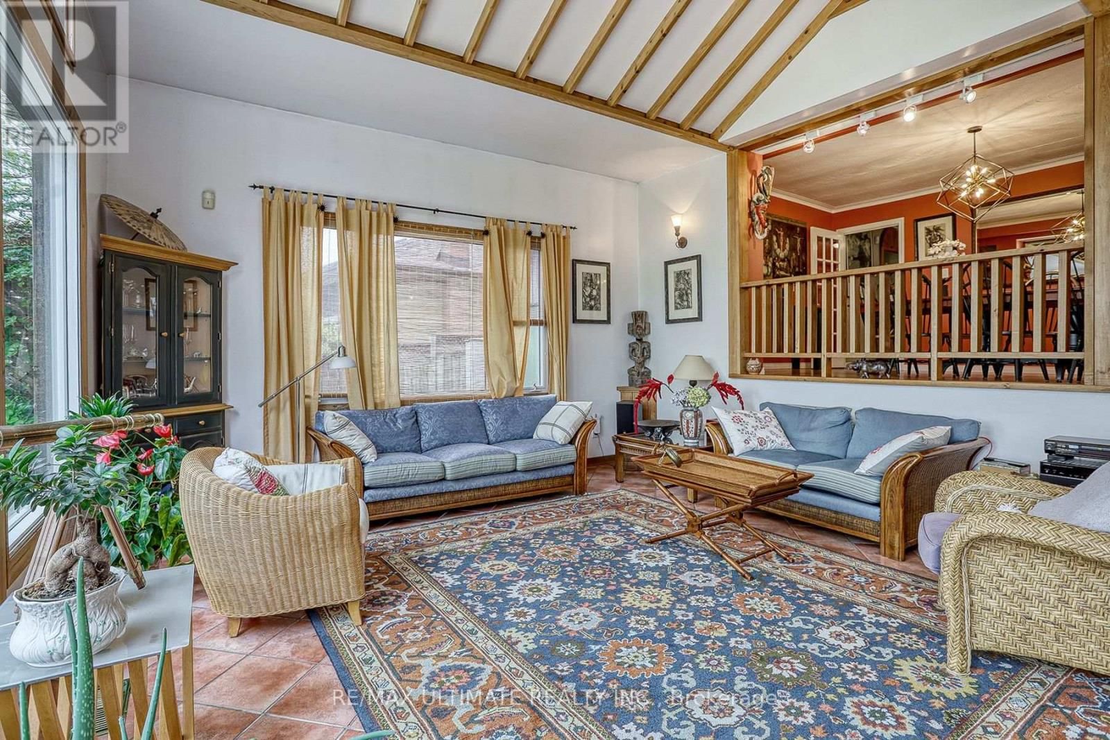 103 WEIR CRESCENT Image 12